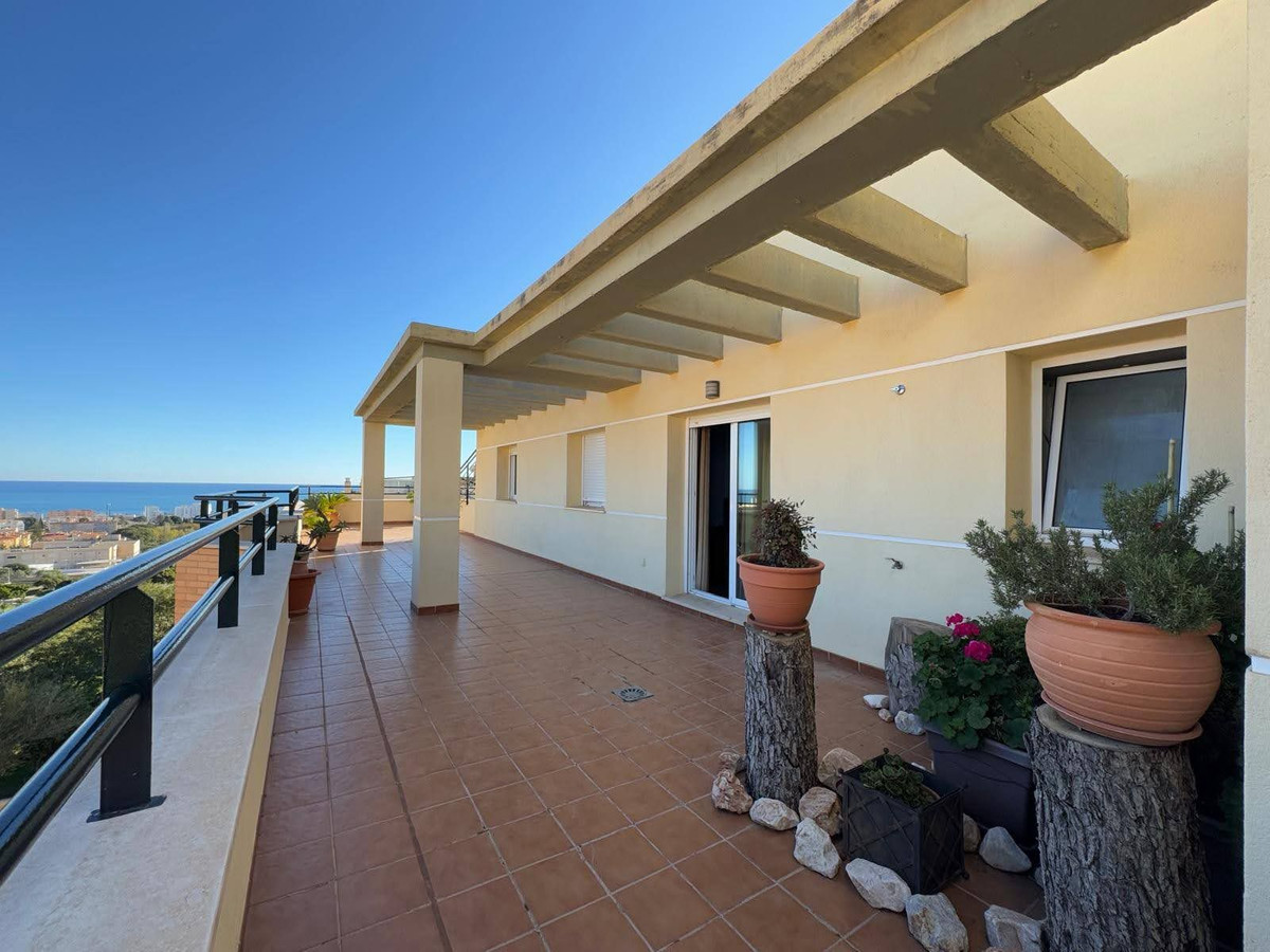 4 Bedroom Penthouse in Torremolinos - Photo 3