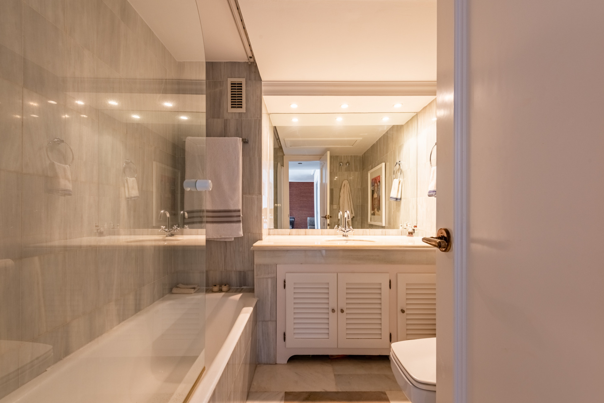 2 Bedroom Apartment in Estepona - Photo 13