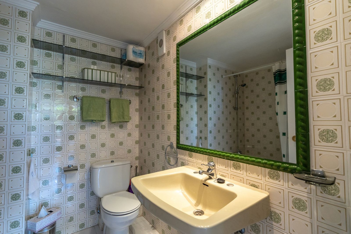 2 Bedroom Apartment in Marbella - Photo 12