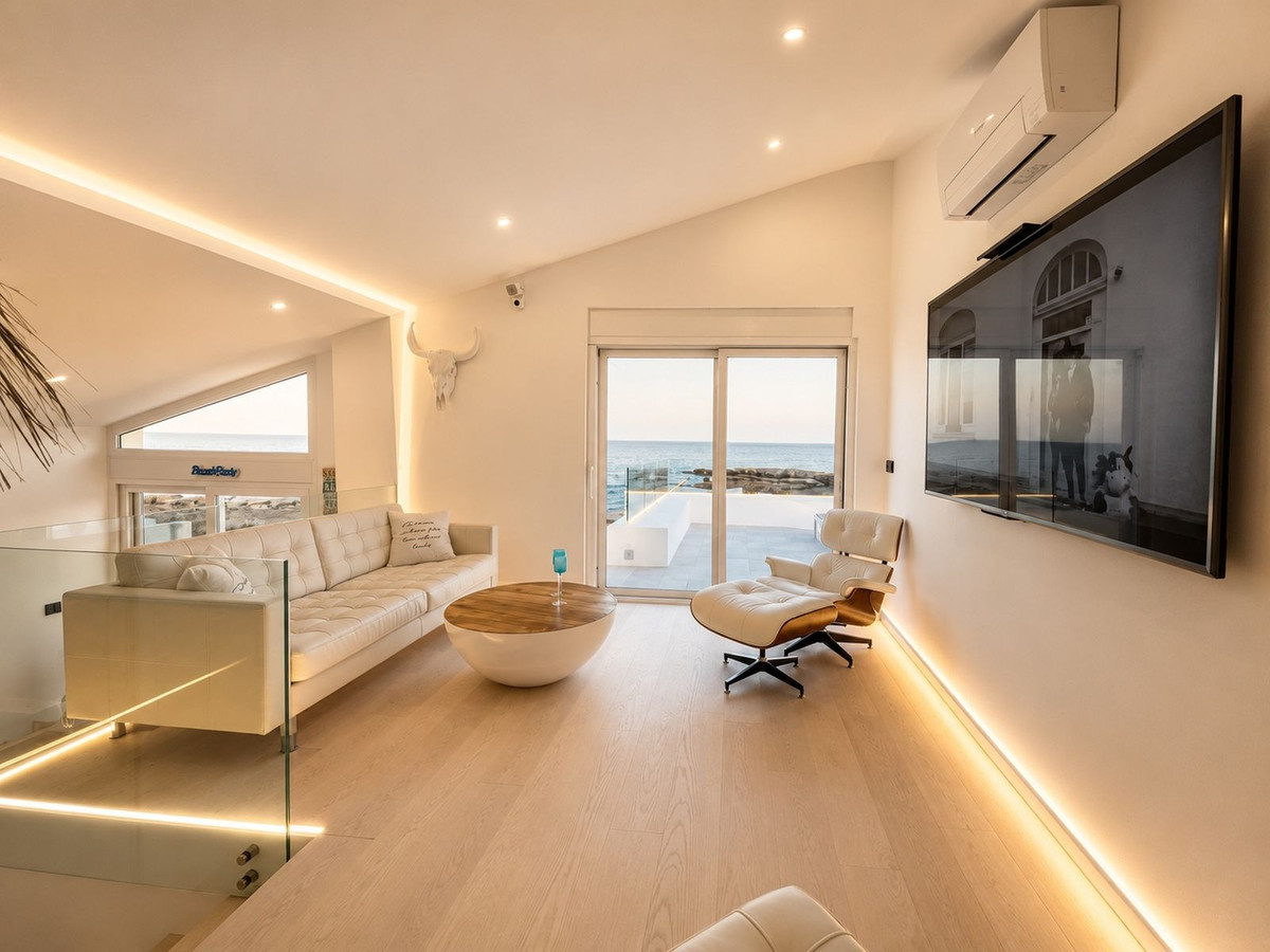 4 Bedroom Villa in Estepona - Photo 18