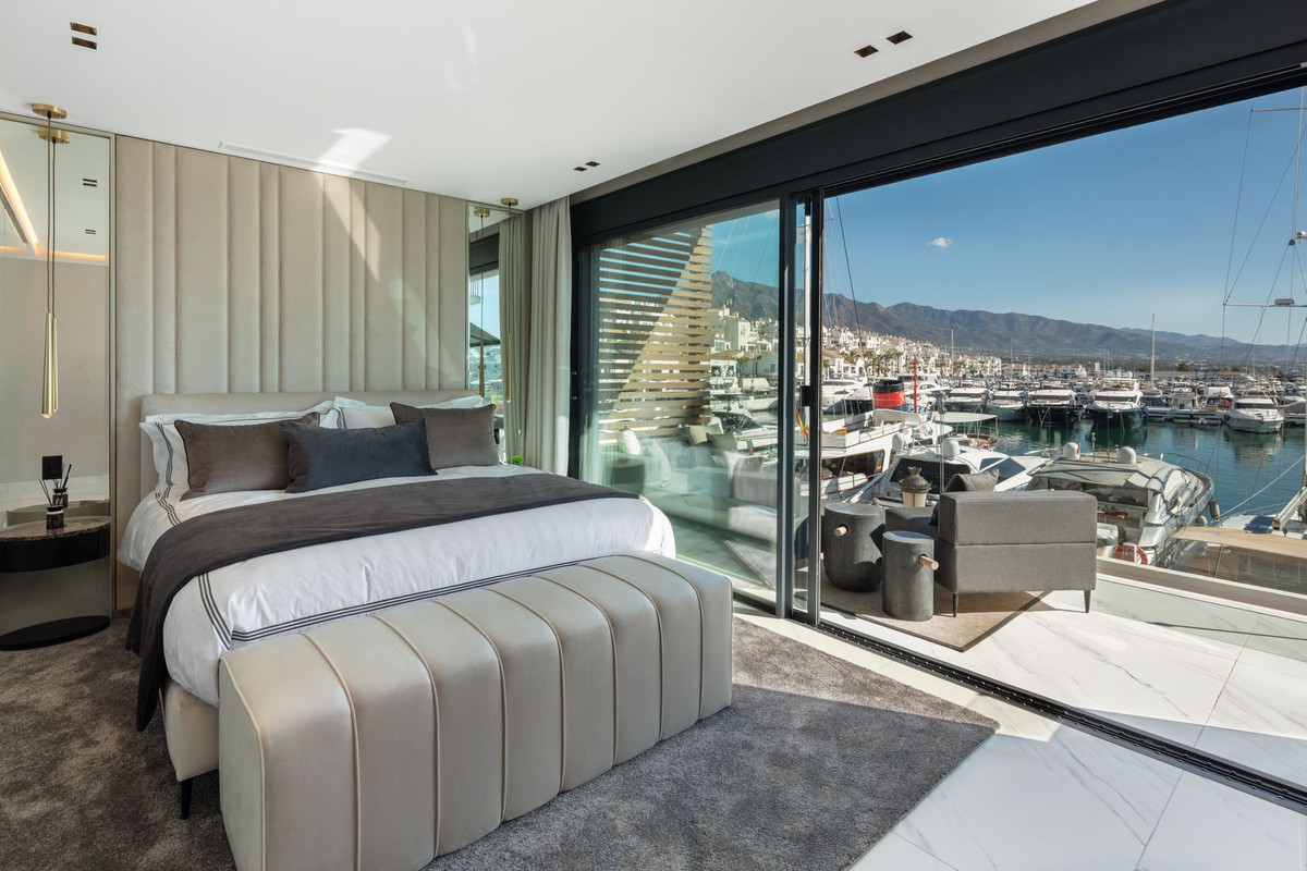 3 Bedroom Apartment in Marbella - Photo 11
