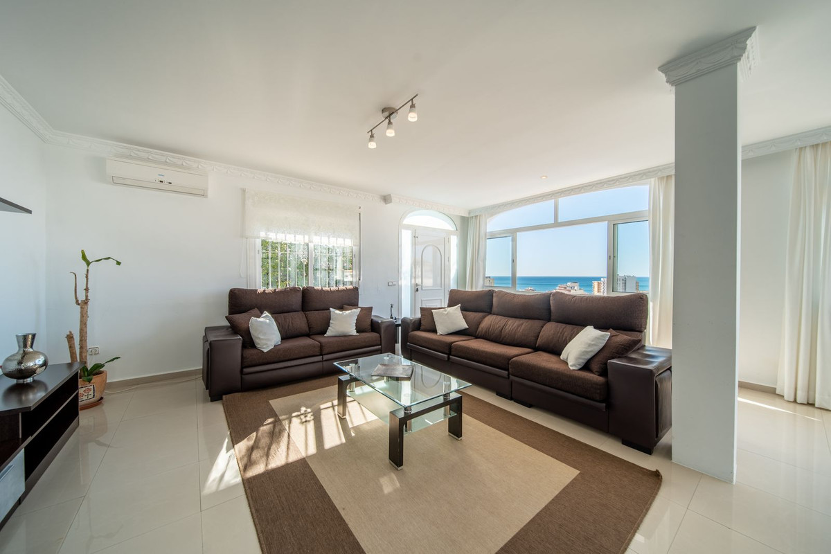 4 Bedroom Villa in Fuengirola - Photo 4