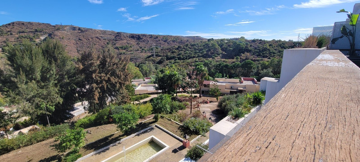 2 Bedroom Penthouse in Benahavís - Photo 65