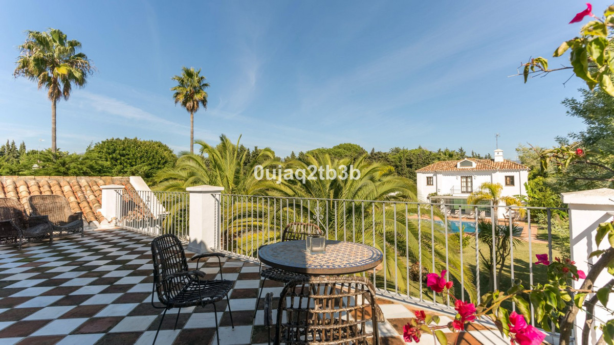6 Bedroom Villa in San Pedro de Alcántara - Photo 13