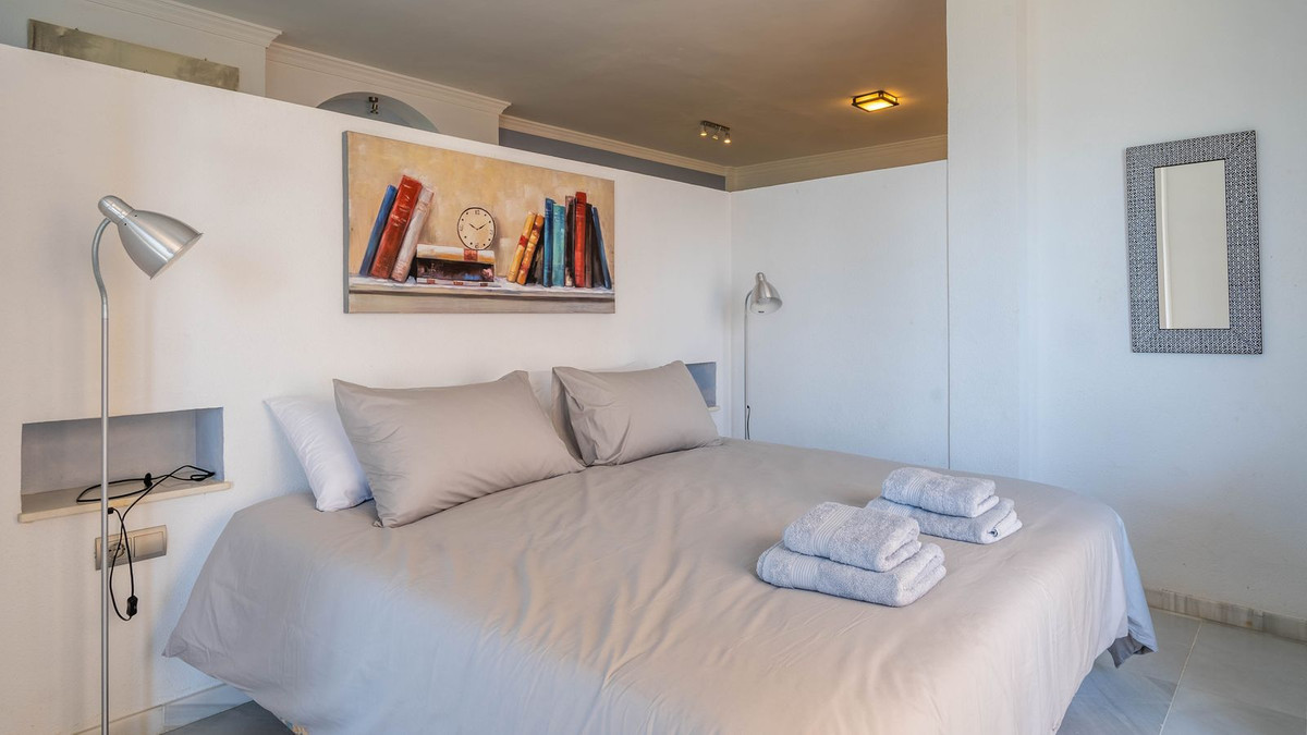5 Bedroom Villa in Estepona - Photo 24