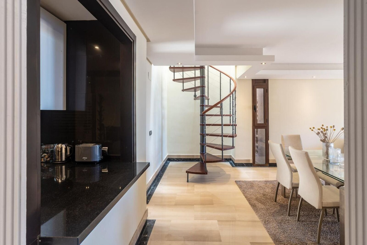 2 Bedroom Penthouse in Estepona - Photo 8