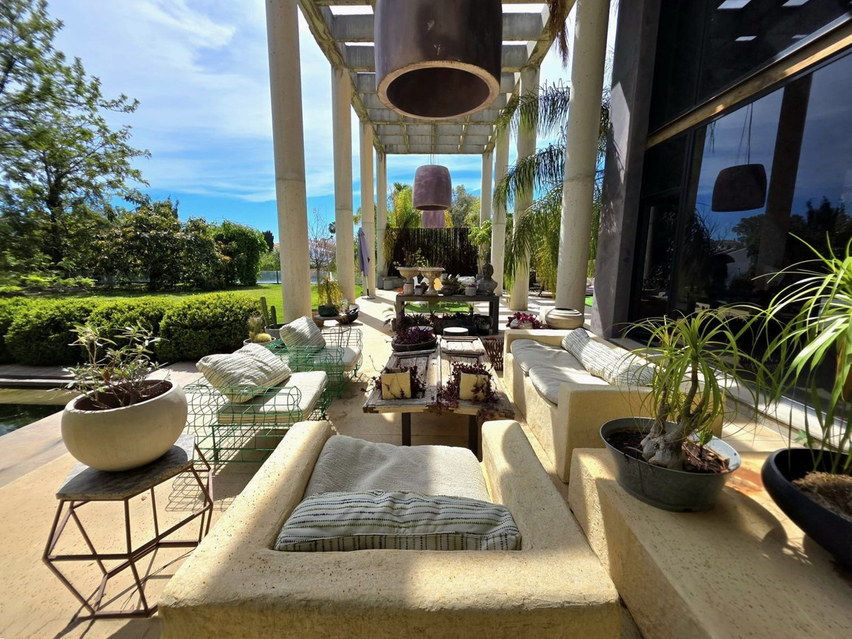 5 Bedroom Villa in Estepona - Photo 9