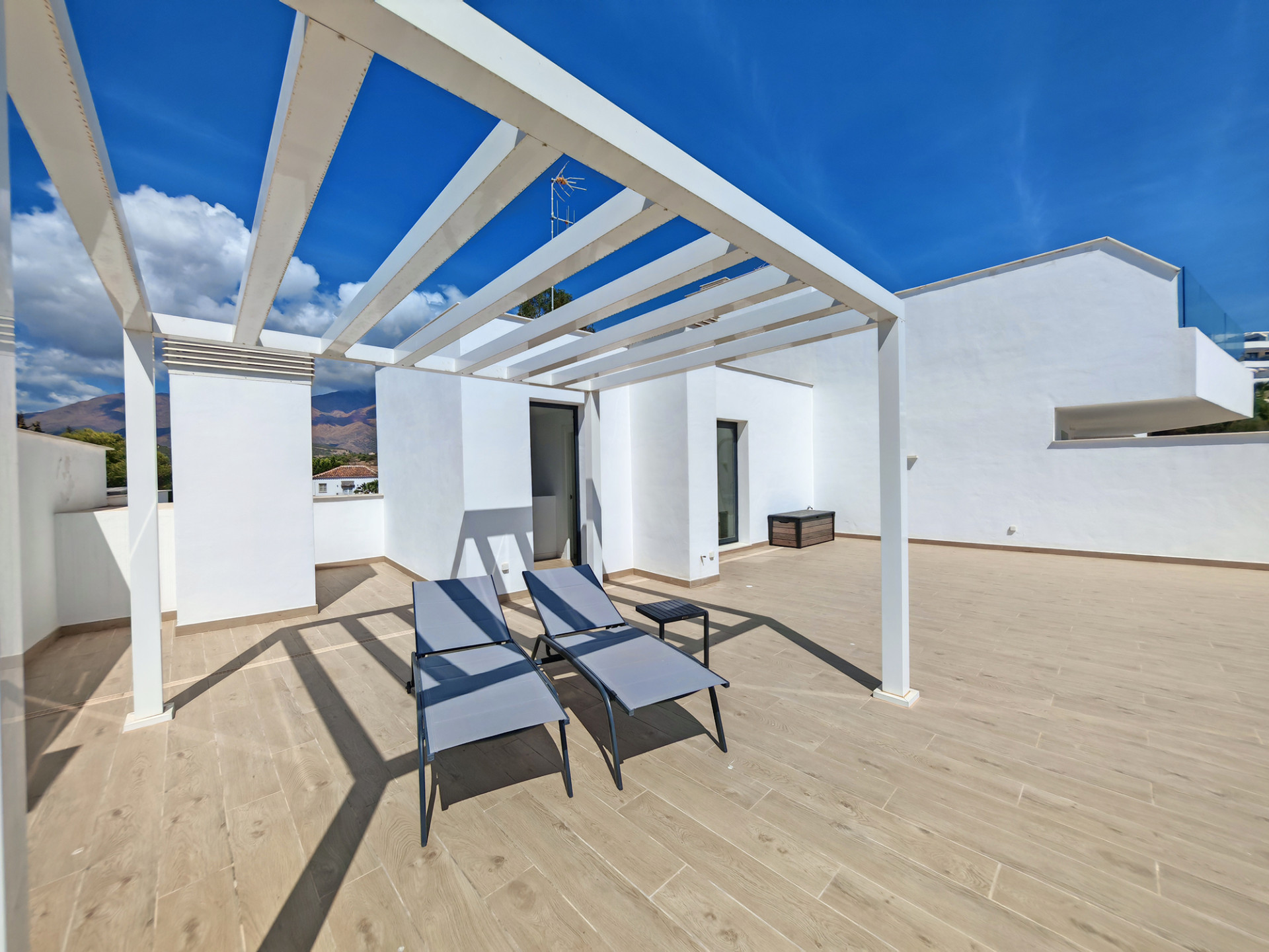 4 Bedroom Penthouse in Estepona - Photo 20