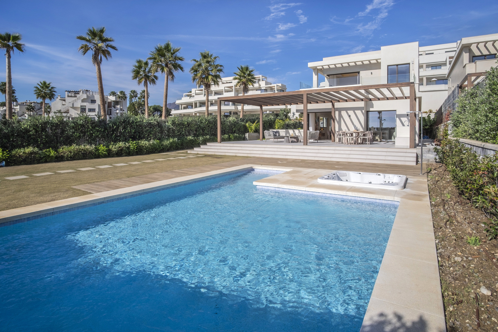 4 Bedroom Villa in Estepona - Photo 24