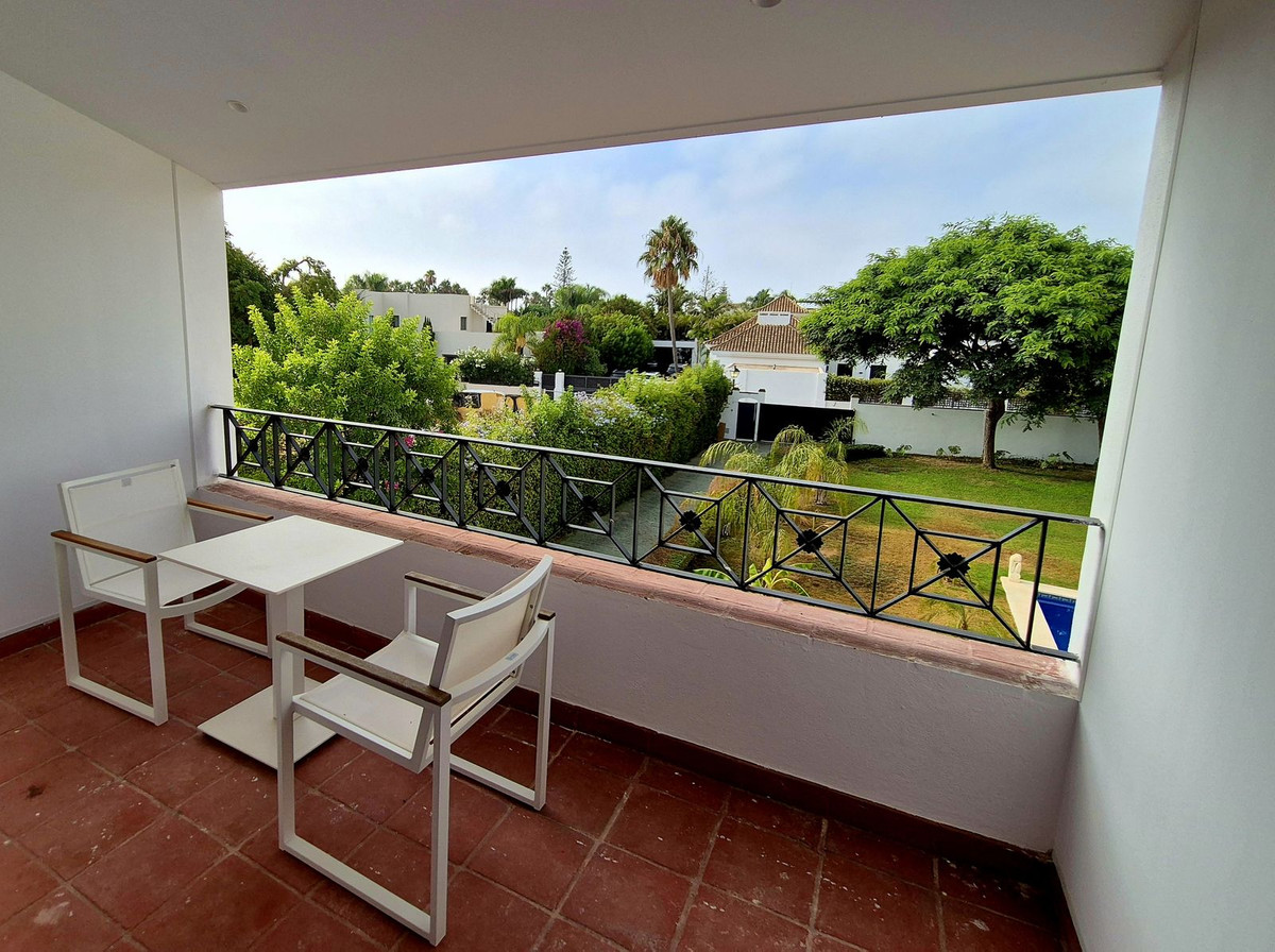 4 Bedroom Villa in San Pedro de Alcántara - Photo 45