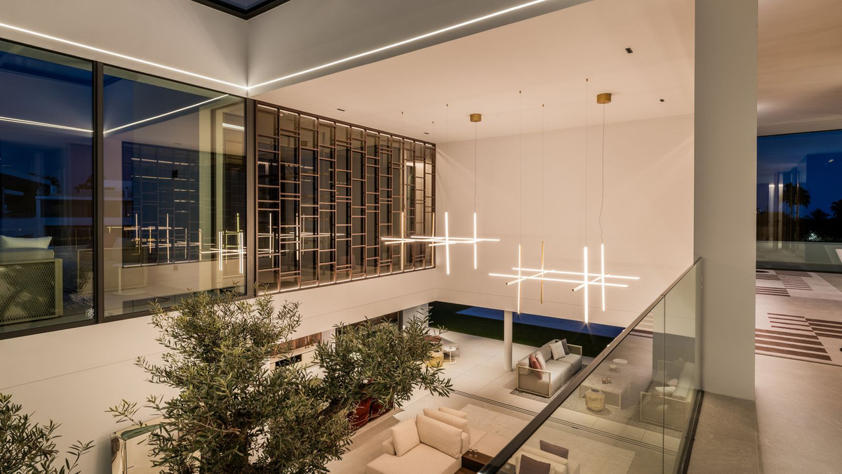 5 Bedroom Villa in Marbella - Photo 13
