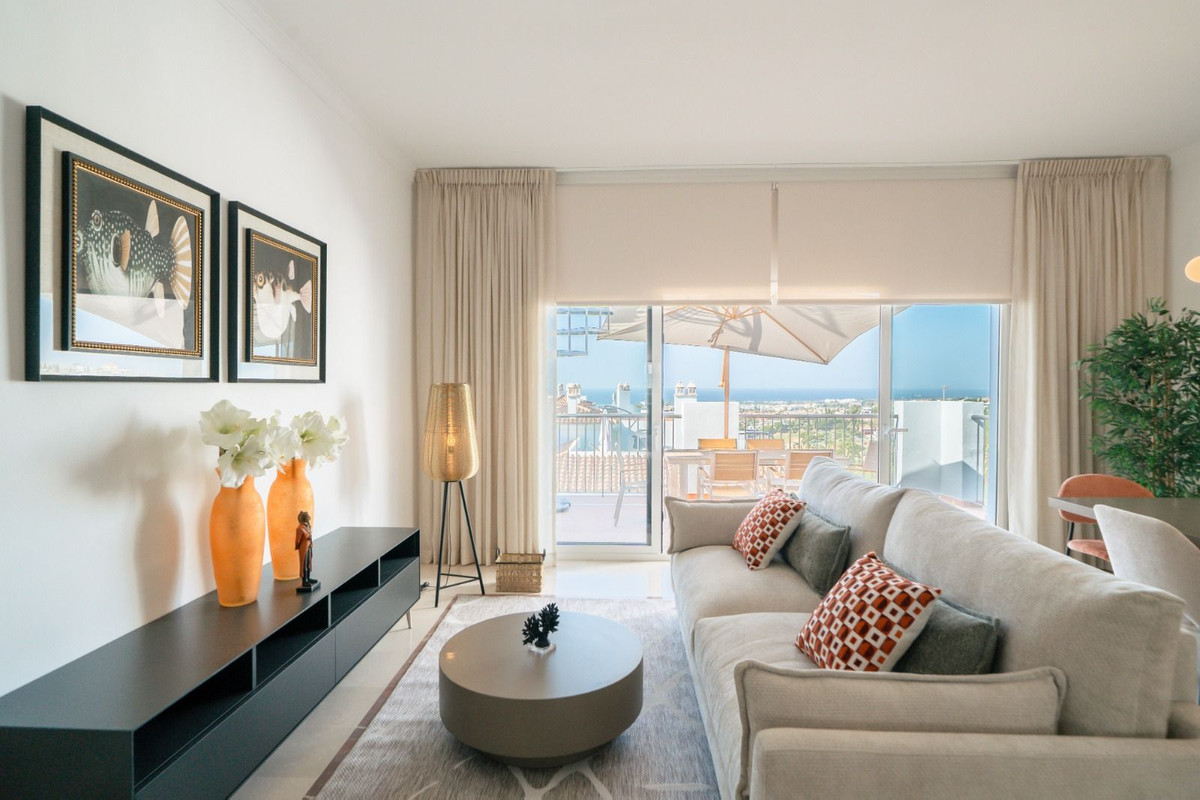 2 Bedroom Penthouse in Benahavís - Photo 10