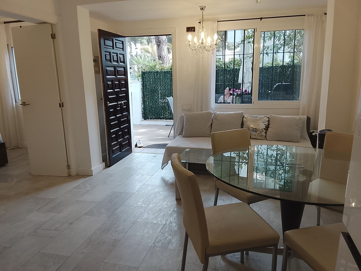 2 Bedroom Apartment in Estepona - Photo 5