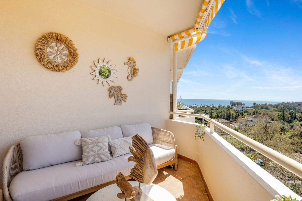 1 Bedroom Apartment in Estepona - Photo 3