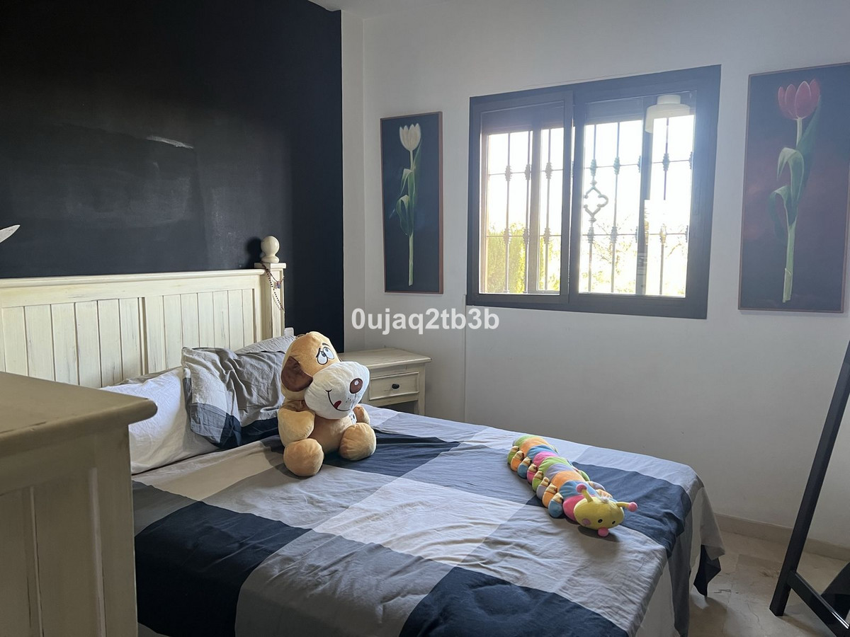 2 Bedroom Apartment in Estepona - Photo 21
