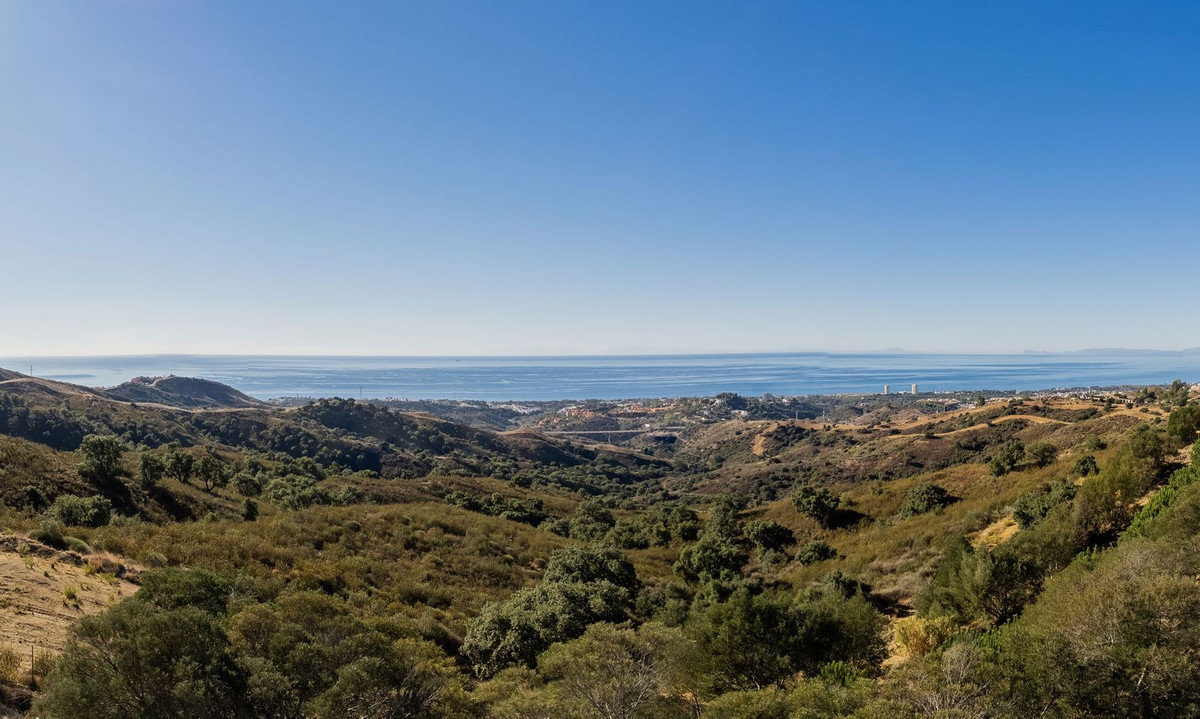 2 Bedroom Apartment in Marbella - Photo 8