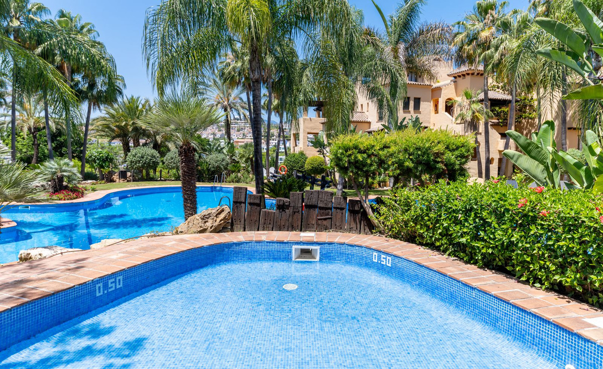 3 Bedroom Penthouse in Estepona - Photo 34