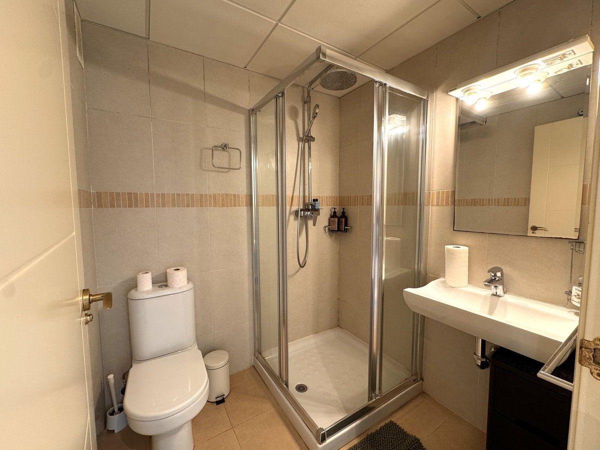 2 Bedroom Apartment in Mijas - Photo 20