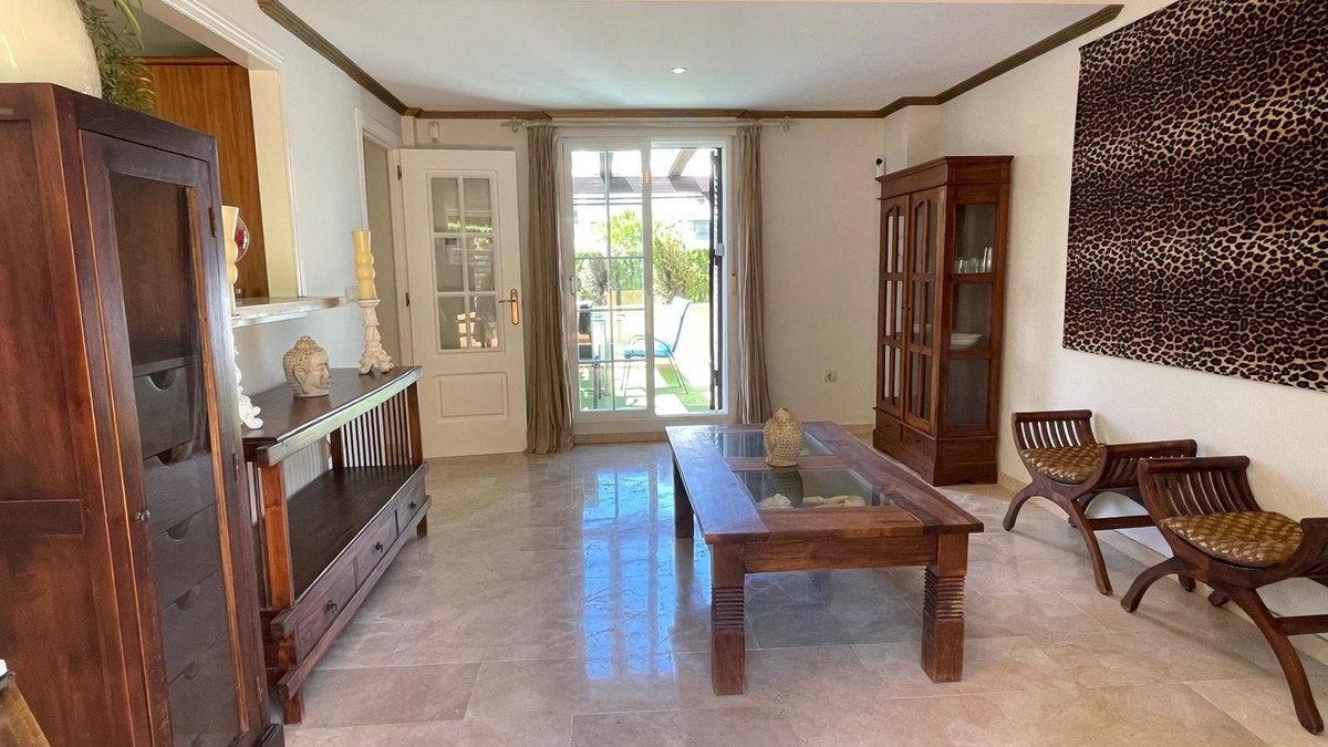 2 Bedroom Apartment in Marbella - Photo 5