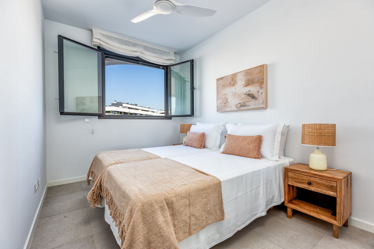 2 Bedroom Apartment in Torremolinos - Photo 19
