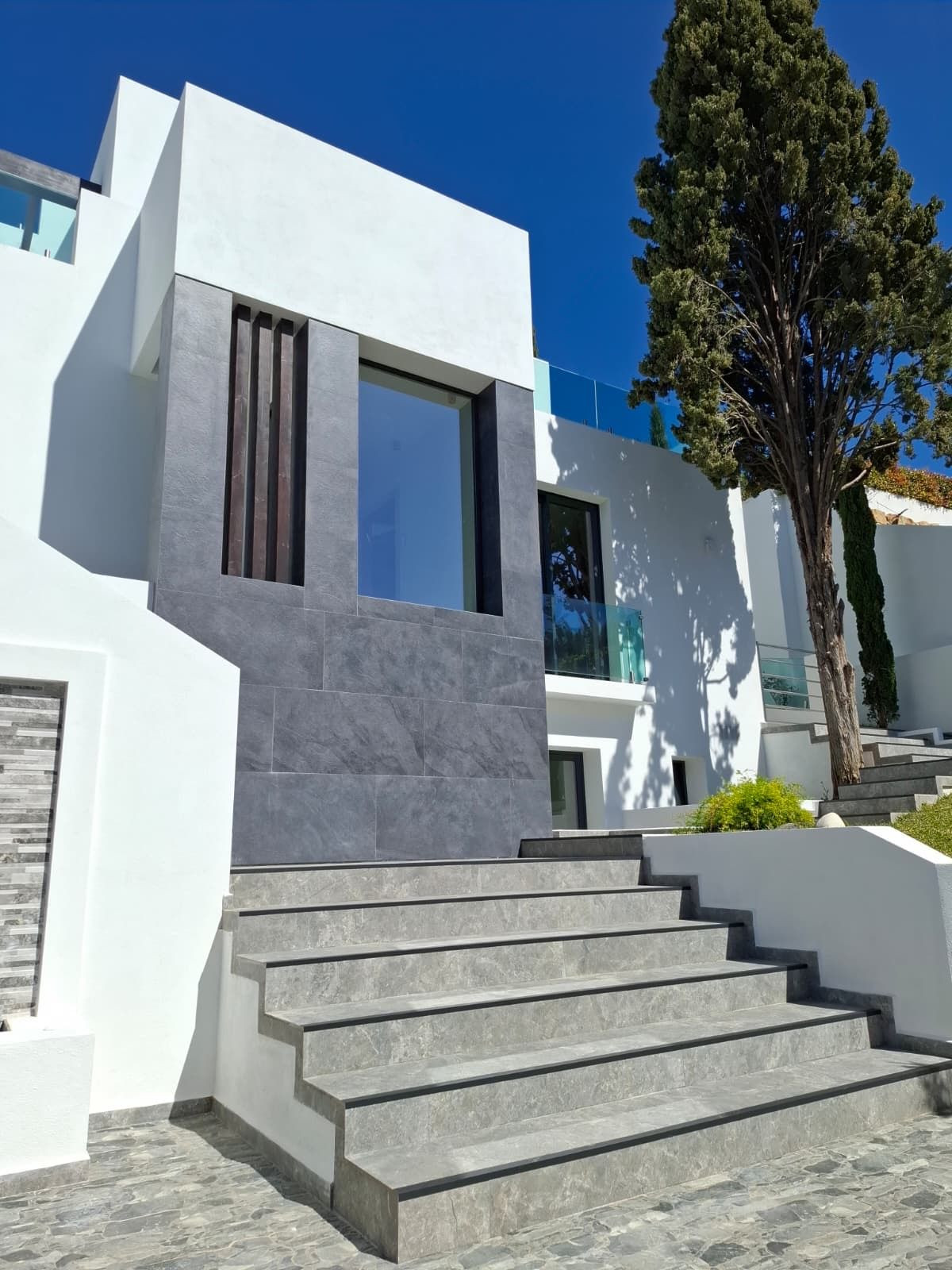 5 Bedroom Villa in Marbella - Photo 2