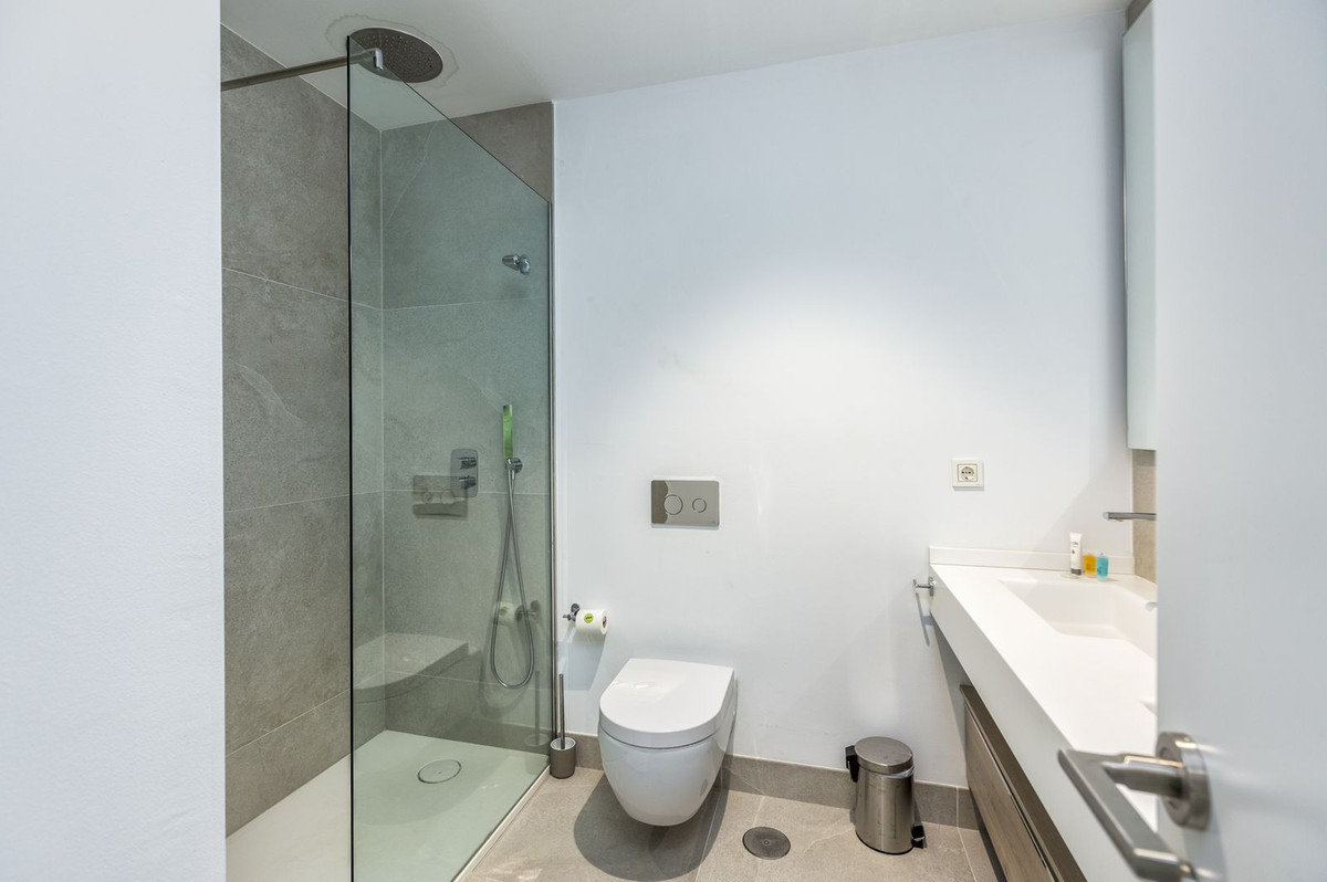 3 Bedroom Apartment in Marbella - Photo 15