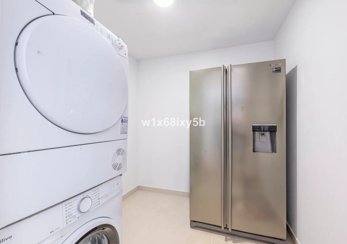 3 Bedroom Townhouse in Marbella - Photo 7