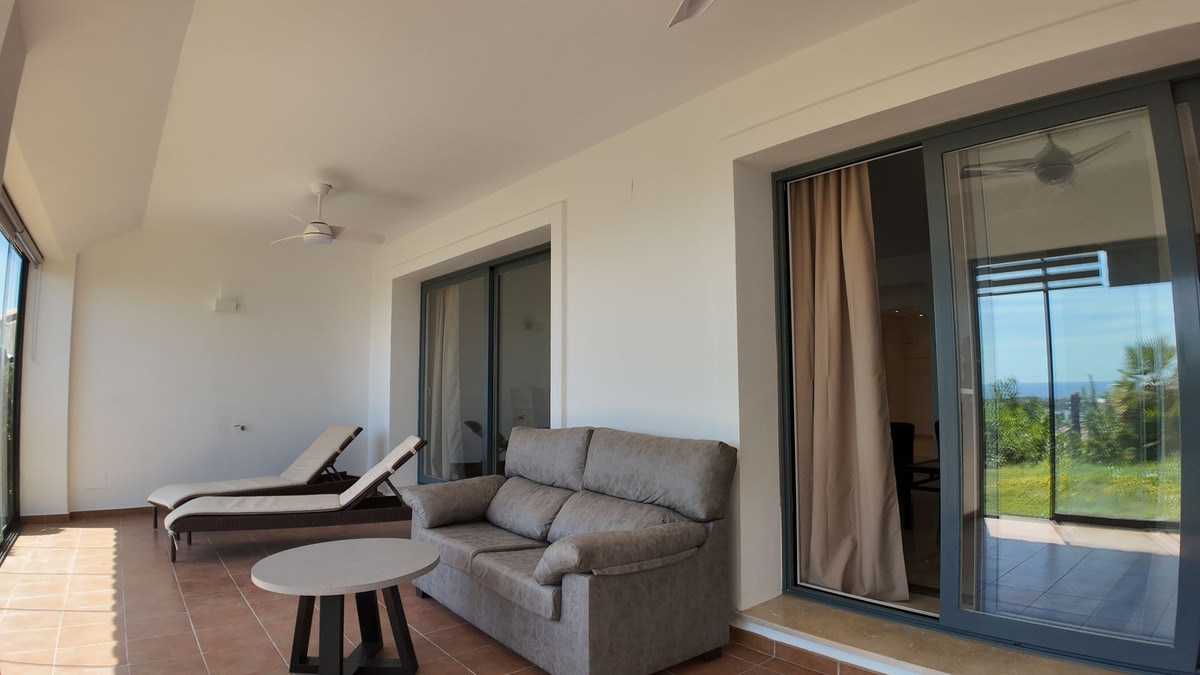 4 Bedroom Townhouse in Benahavís - Photo 13
