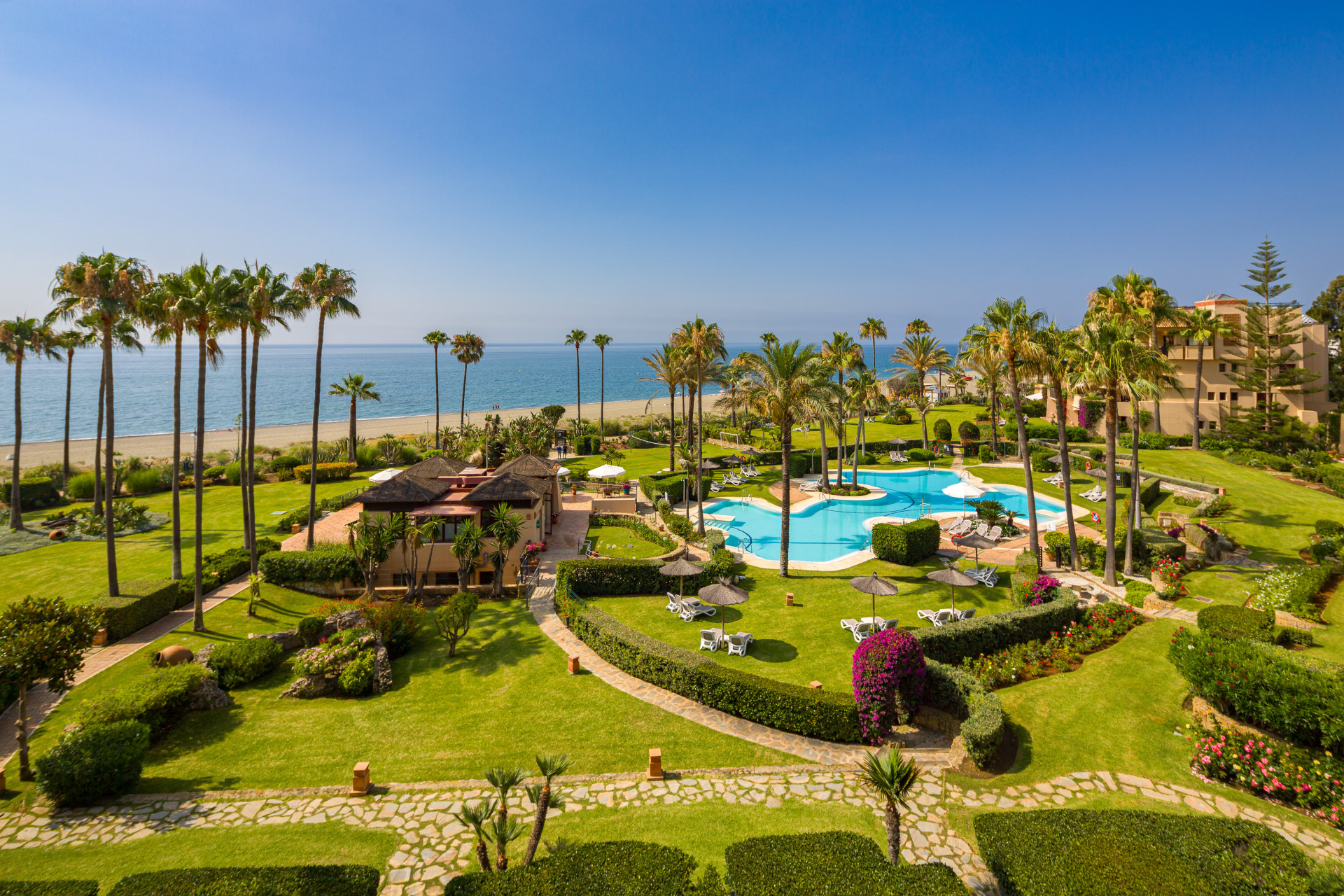 3 Bedroom Penthouse in Estepona - Photo 3
