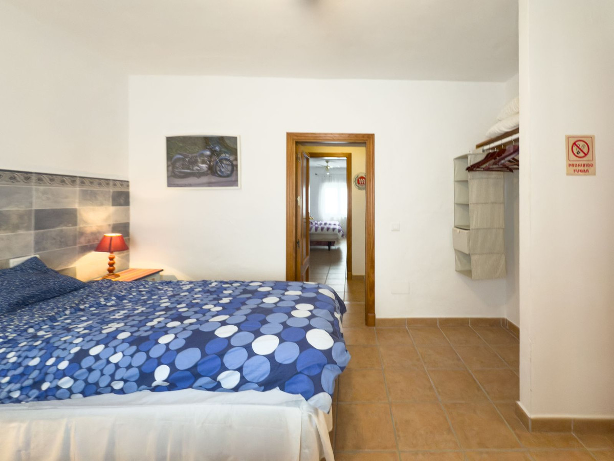 6 Bedroom Townhouse in Tolox - Photo 20