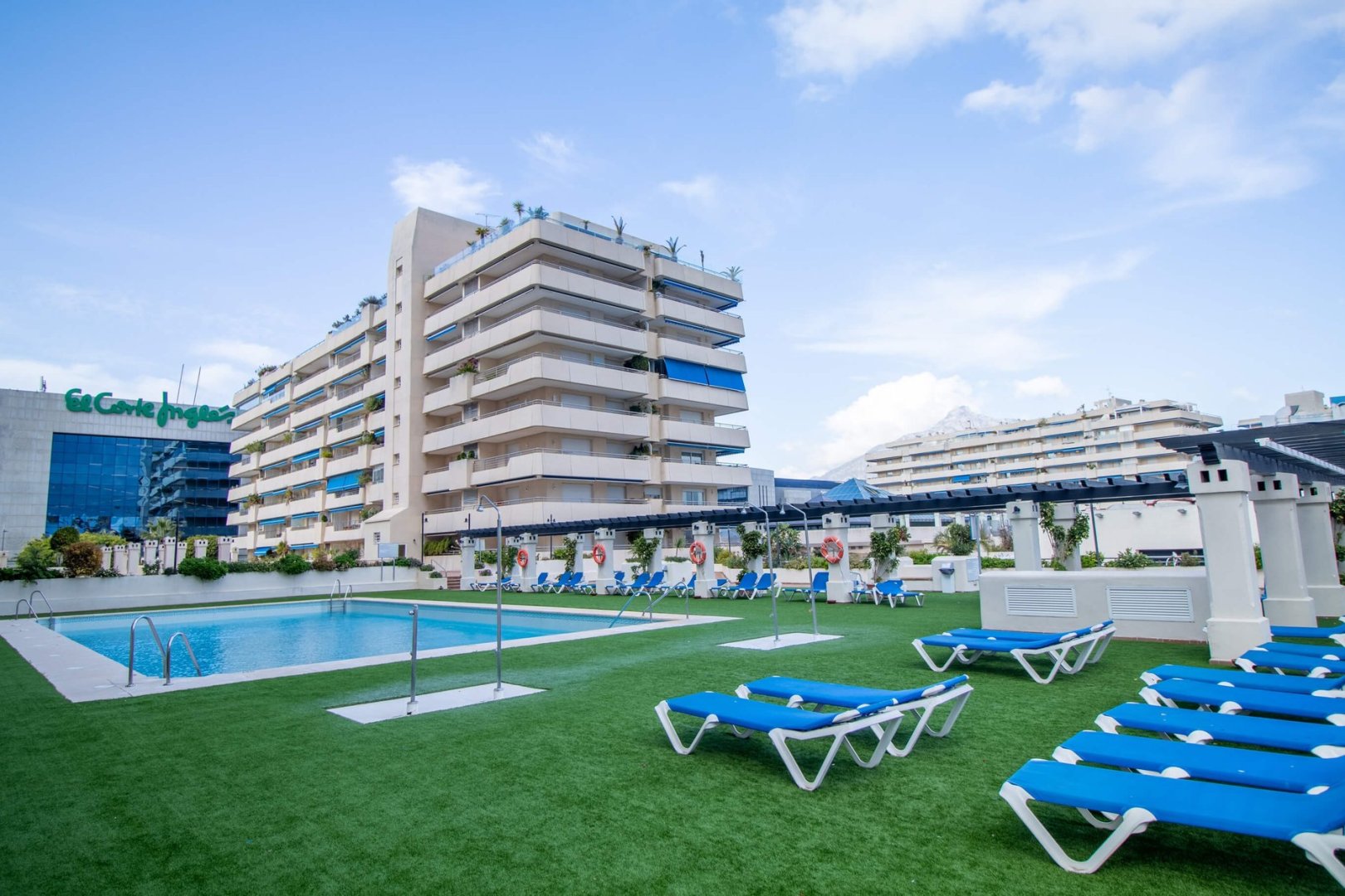 2 Bedroom Apartment in Marbella - Photo 9