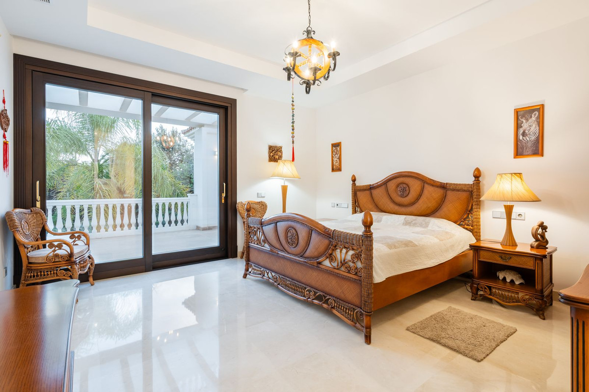 7 Bedroom Villa in San Pedro de Alcántara - Photo 13