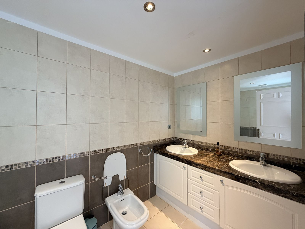 2 Bedroom Apartment in Benahavís - Foto 15