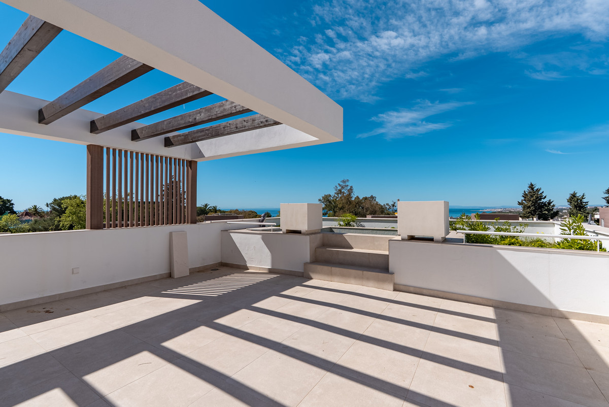 4 Bedroom Villa in Marbella - Photo 35
