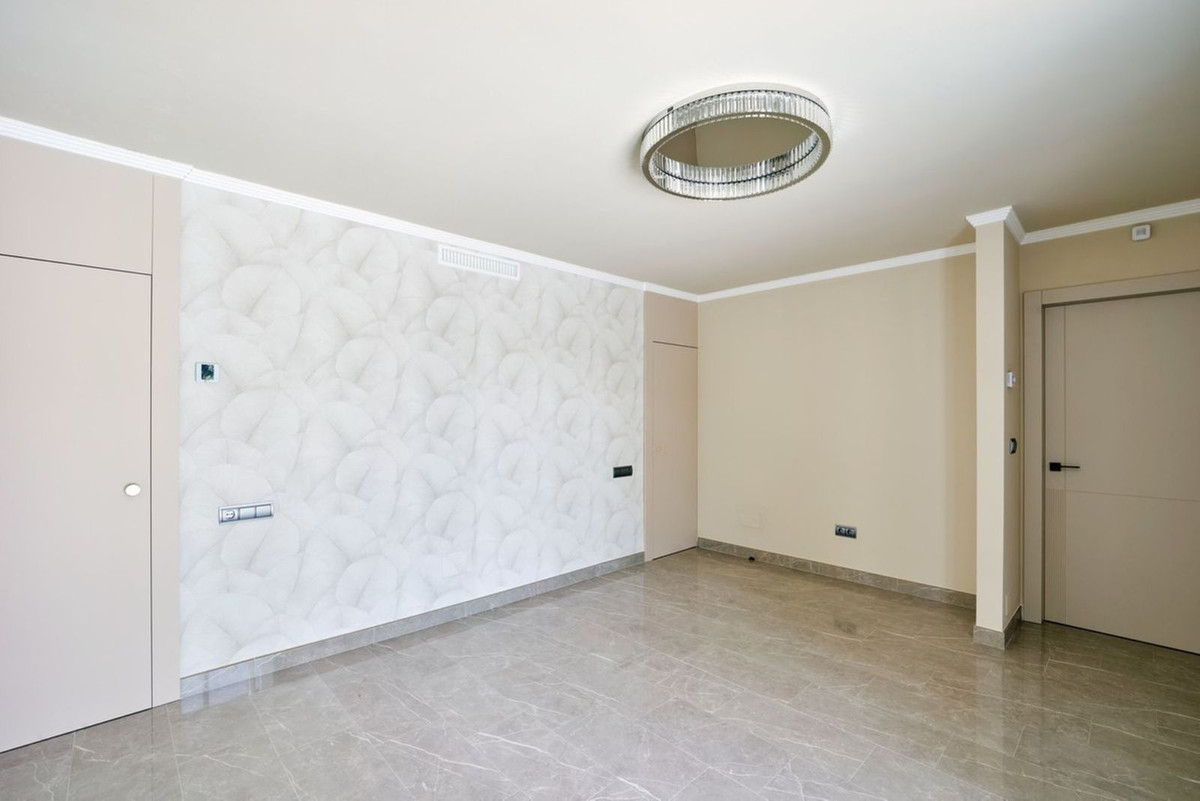 5 Bedroom Villa in Marbella - Photo 23