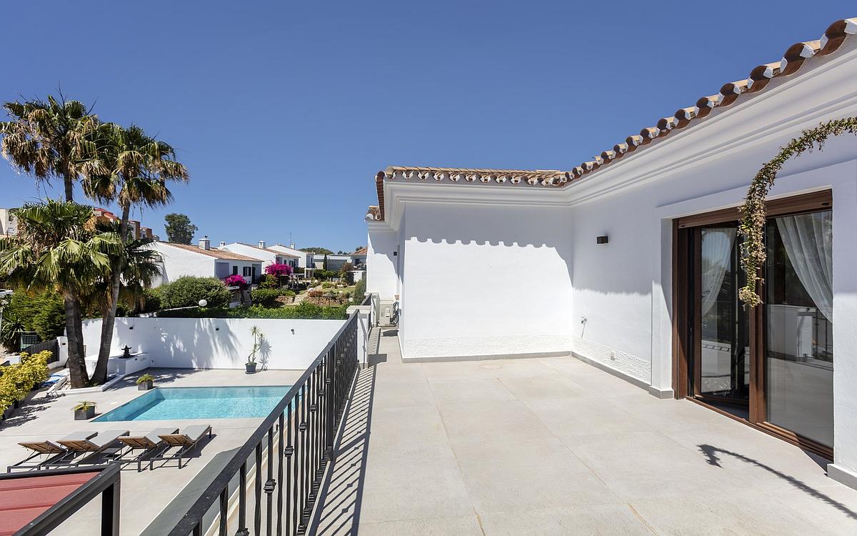 6 Bedroom Villa in Estepona - Photo 17