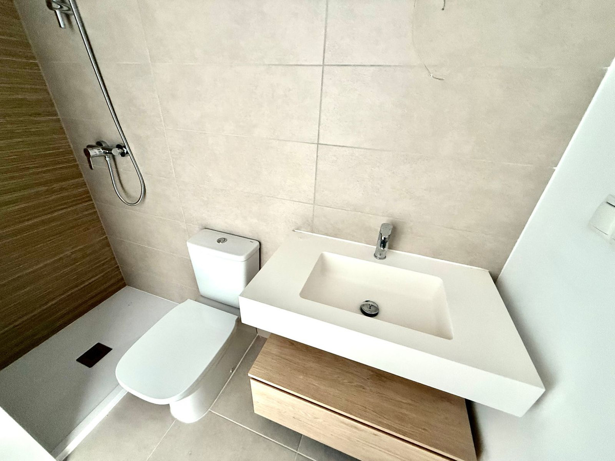 2 Bedroom Penthouse in Estepona - Photo 16