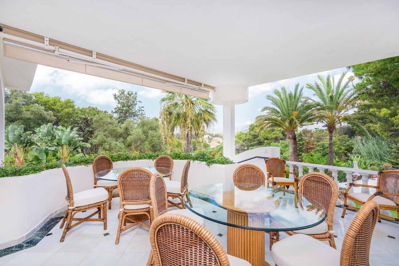 6 Bedroom Villa in Marbella - Photo 2