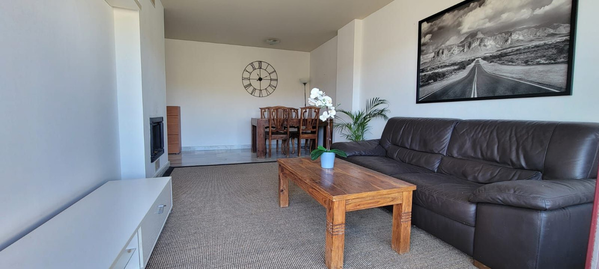 2 Bedroom Apartment in Benahavís - Photo 8