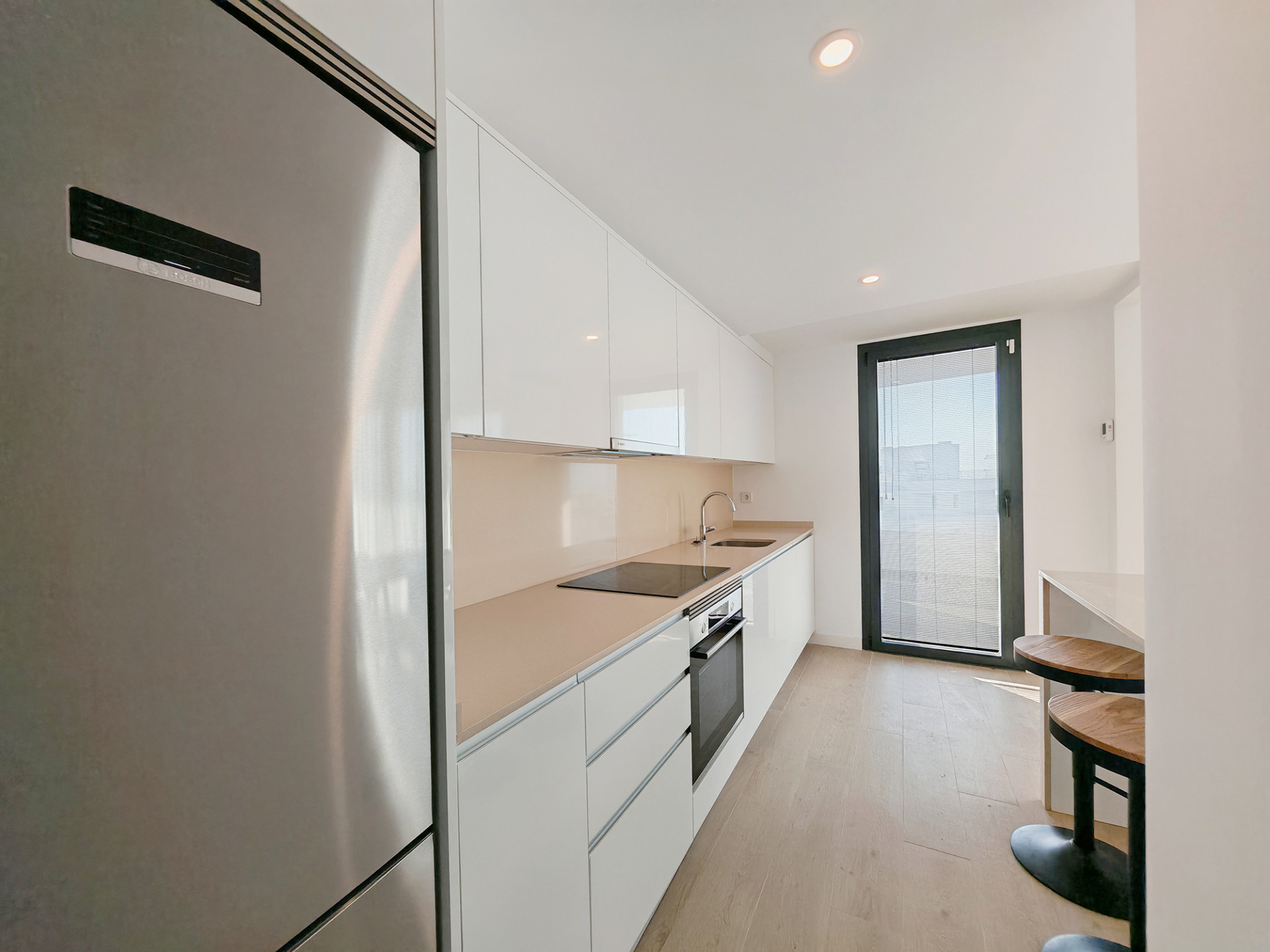 4 Bedroom Penthouse in Estepona - Photo 9