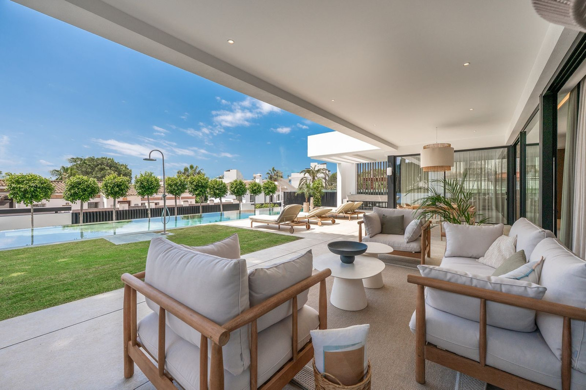 6 Bedroom Villa in Marbella - Photo 23