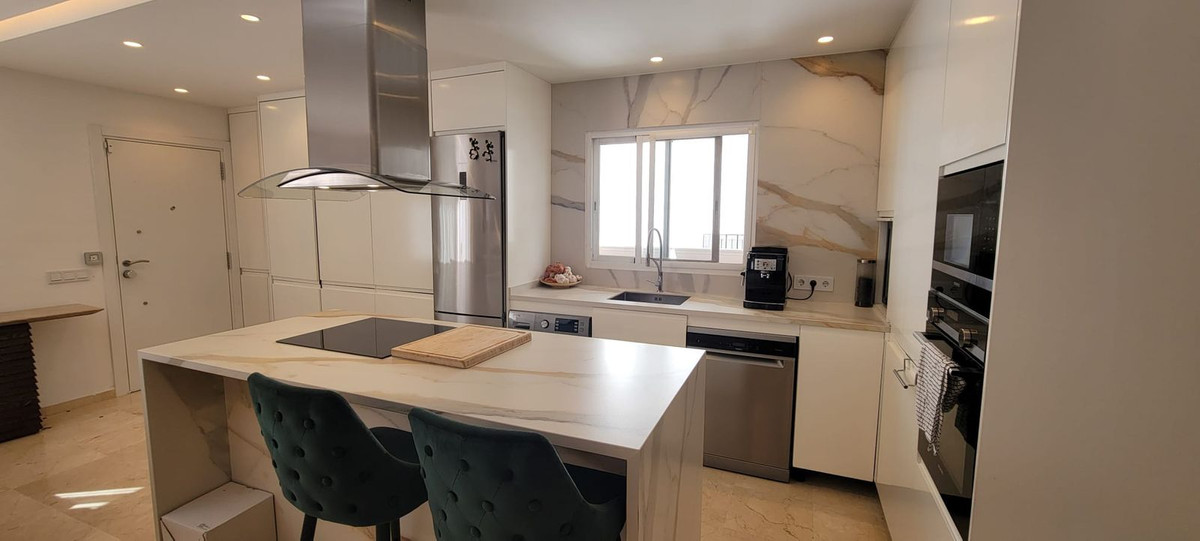 2 Bedroom Apartment in Marbella - Photo 5