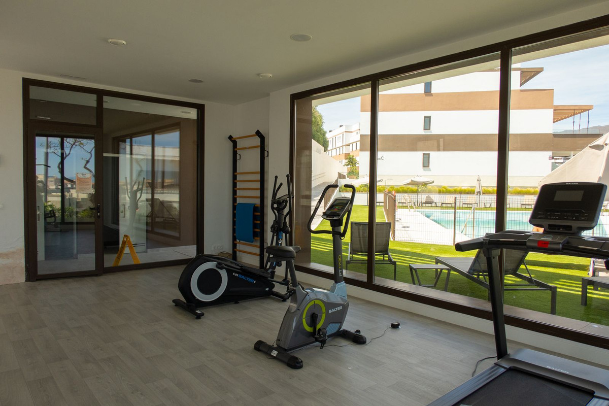 2 Bedroom Apartment in Estepona - Photo 27