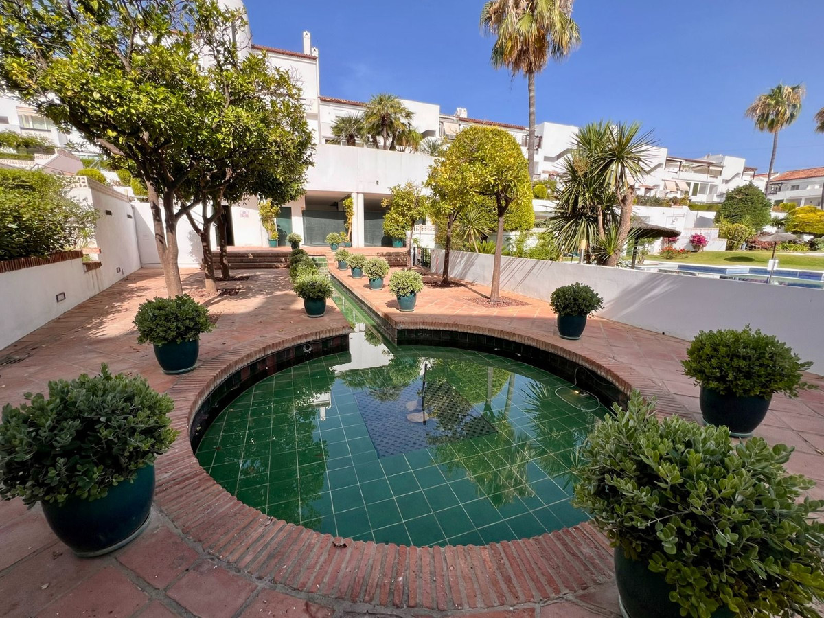 3 Bedroom Penthouse in Estepona - Photo 35