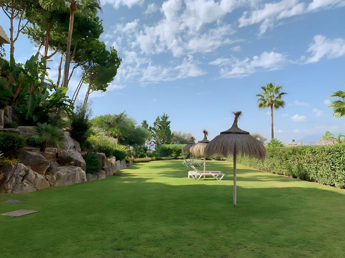 2 Bedroom Apartment in Marbella - Photo 22