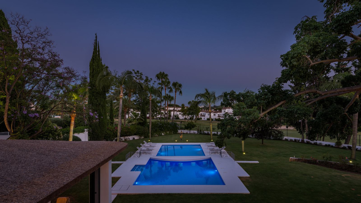 6 Bedroom Villa in Marbella - Photo 7