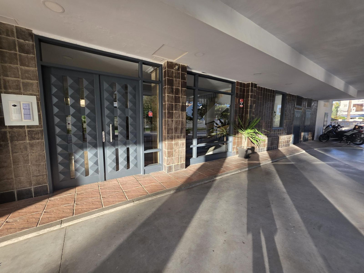 2 Bedroom Apartment in Fuengirola - Photo 20