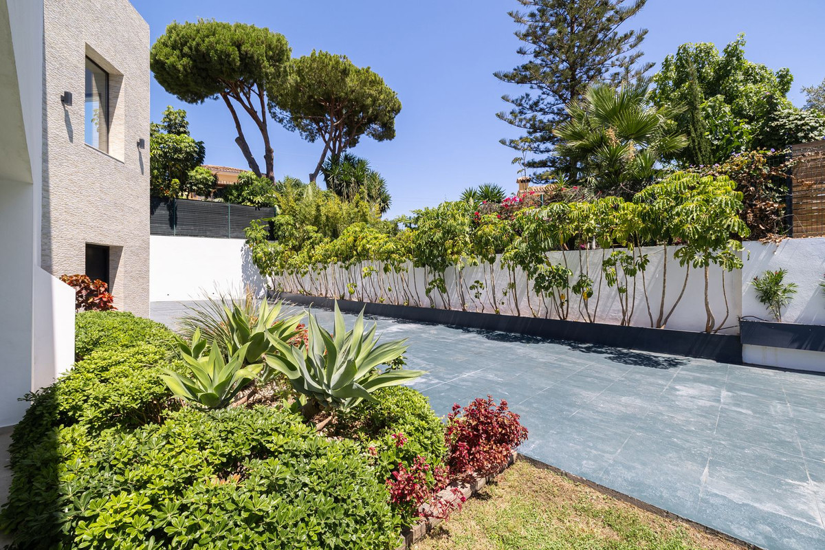 4 Bedroom Villa in San Pedro de Alcántara - Photo 41