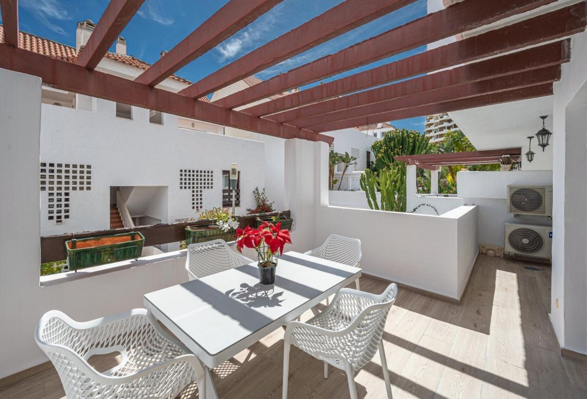3 Bedroom Apartment in Marbella - Photo 5