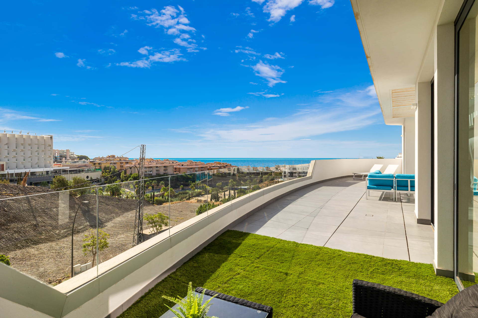 2 Bedroom Penthouse in Benalmádena - Photo 7